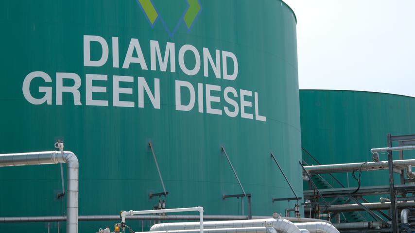 Used Cooking Oil: Grease to Green Energy | DAR PRO Solutions